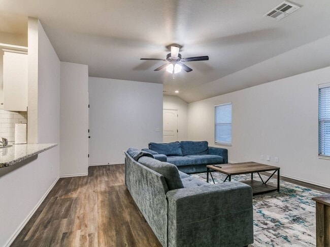 Building Photo - Modern 3BR/2BA Duplex | All Utilities Included | Downtown Edmond