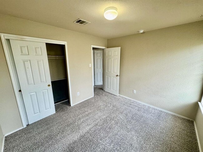 Building Photo - 398 Paddington Dr