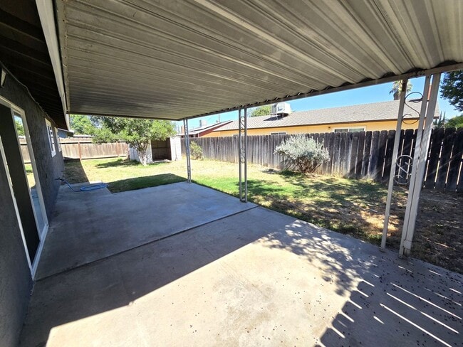 Building Photo - Immaculate 3 Bedroom 2 Bath Home near Veteran's Park