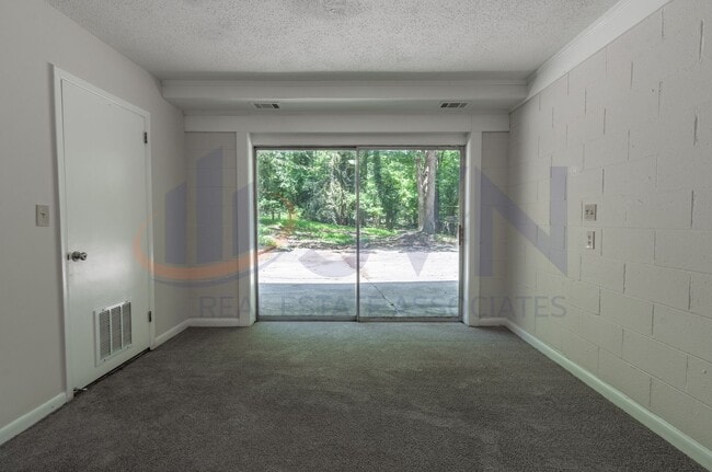 Building Photo - 6-Bedroom Home with Finished Basement. Com...