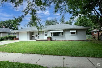 Building Photo - 2 bed, 1 bath –1270 SF – Nice Ranch Single...