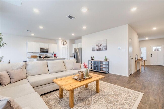 Building Photo - 125 Frogmore Lp