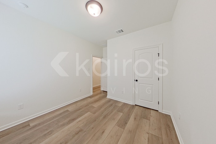 Building Photo - 102 Acoustic Lane