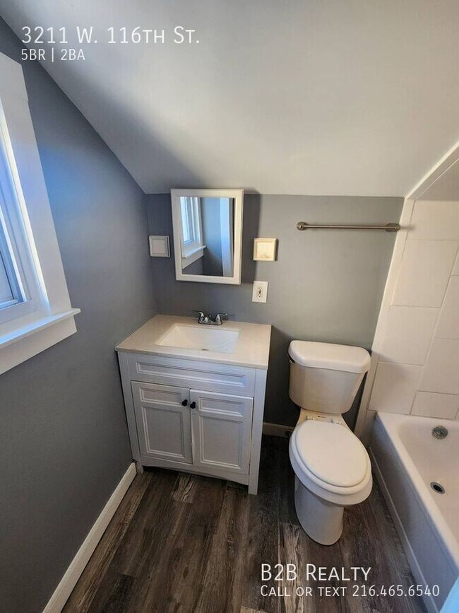 Building Photo - 3211 W 116th St