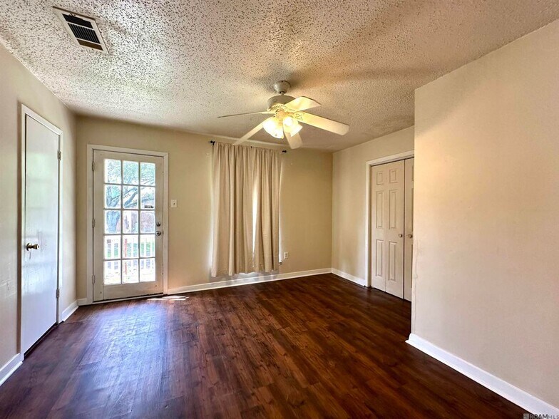 Building Photo - 15855 Sunderland Ave