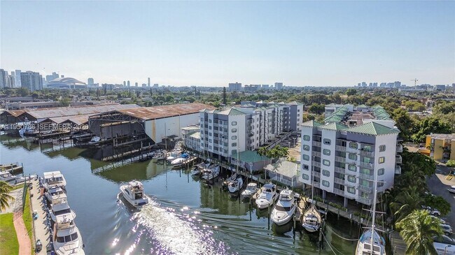 Building Photo - 2475 NW 16th St Rd