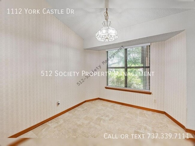 Building Photo - 1112 York Castle Dr