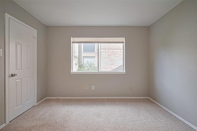 Building Photo - 2339 Loyanne Dr