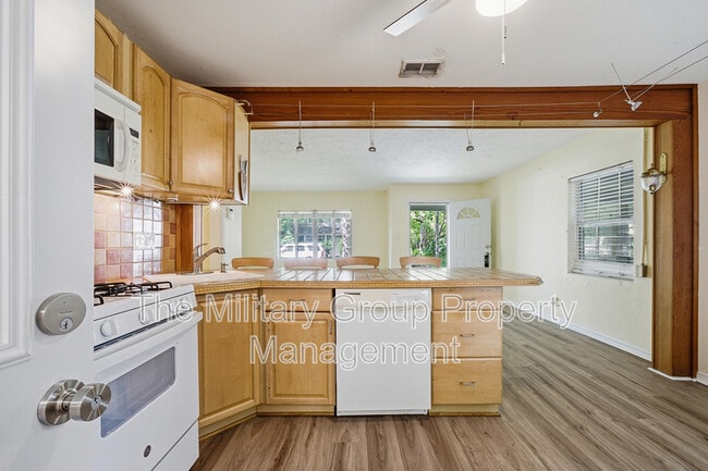 Building Photo - 2115 Minerva Ave