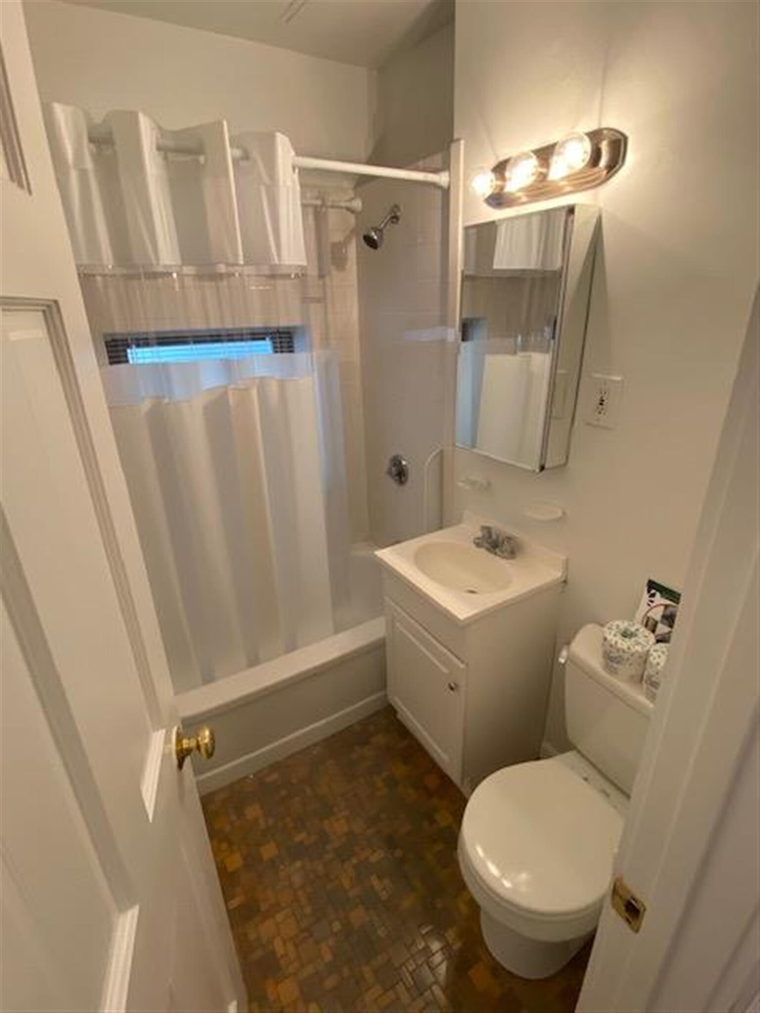 Building Photo - 878 Massachusetts Ave