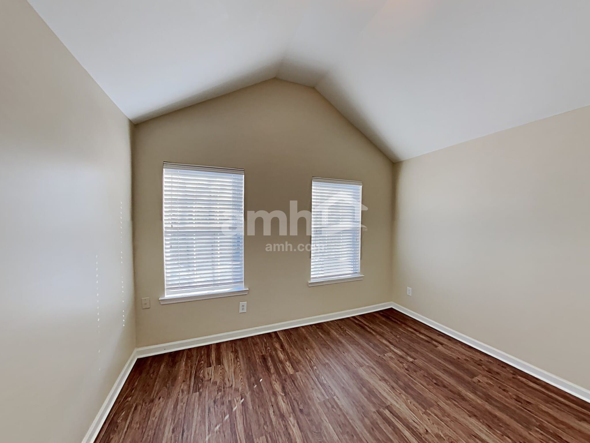 Building Photo - 119 Hidden Creek Dr