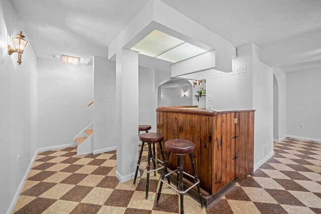 Building Photo - Discover Your Dream Home: Modern Comfort M...