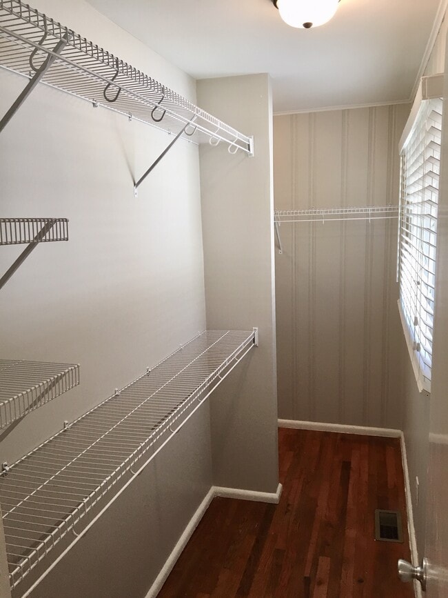 Building Photo - 1205 Ogilvie Dr NE