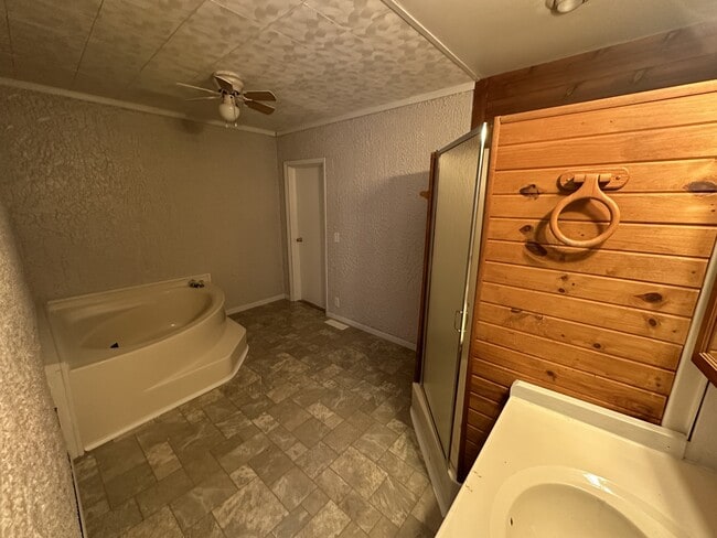 Building Photo - 218 4th St