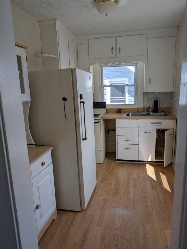 Building Photo - 1351 S Seneca Ave