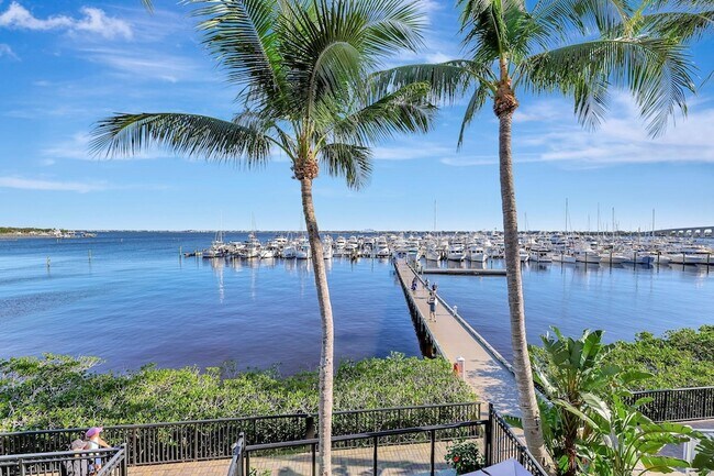 Building Photo - 415 NW Flagler Ave