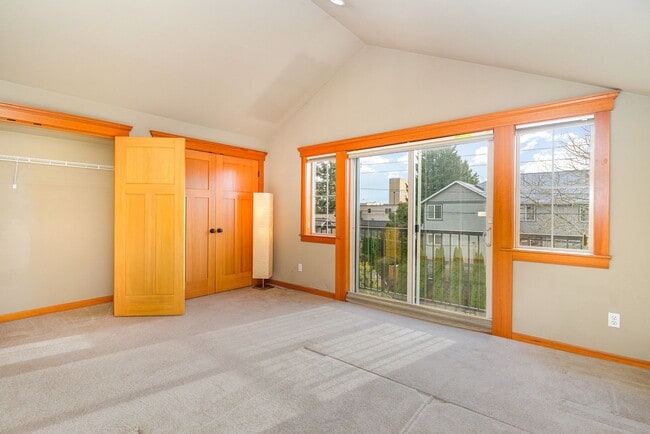 Building Photo - 3Bd/2.5Ba Seattle Townhome