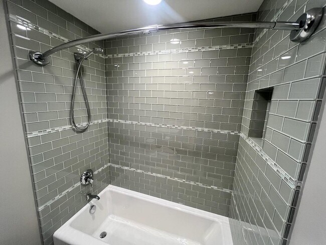 Building Photo - 1595 Calle De Stuarda