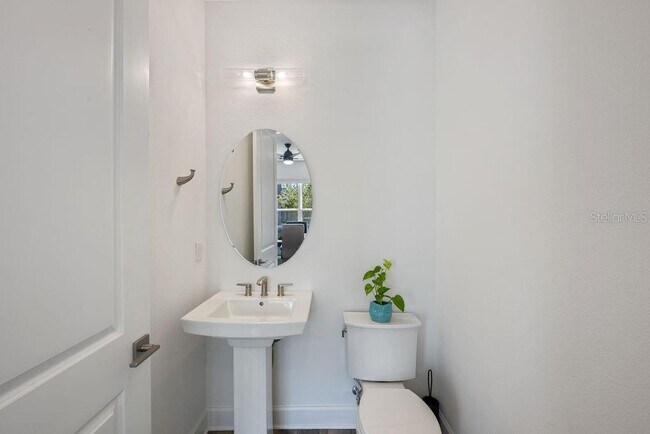 Building Photo - 2329 Brix St