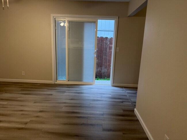 Building Photo - 5417 E Knoll Dr