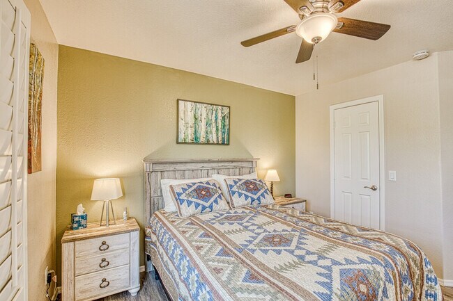 Building Photo - 6655 N Canyon Crest Dr