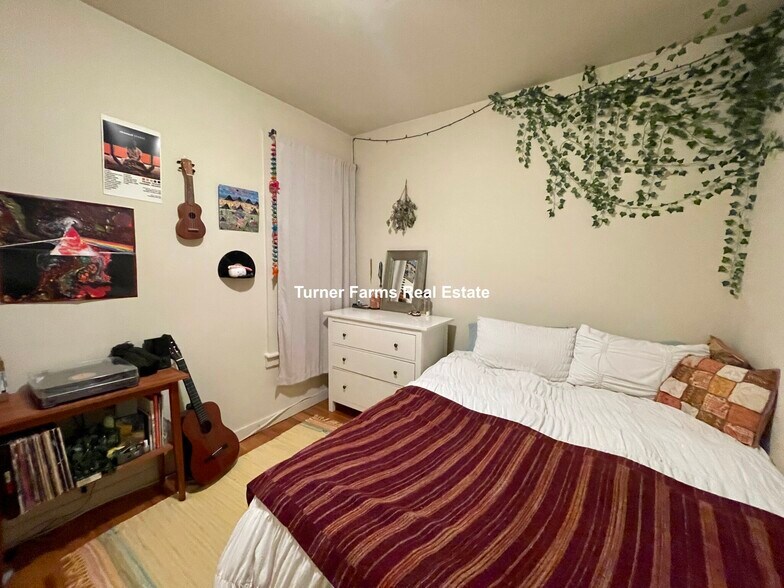 Building Photo - 616 Columbus Ave