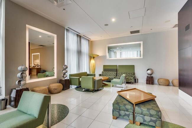 Building Photo - 123 S Green St