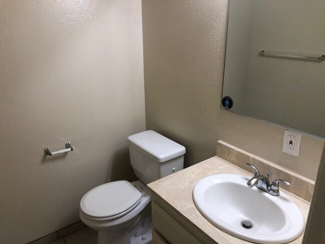 Building Photo - 4392 Green Ave