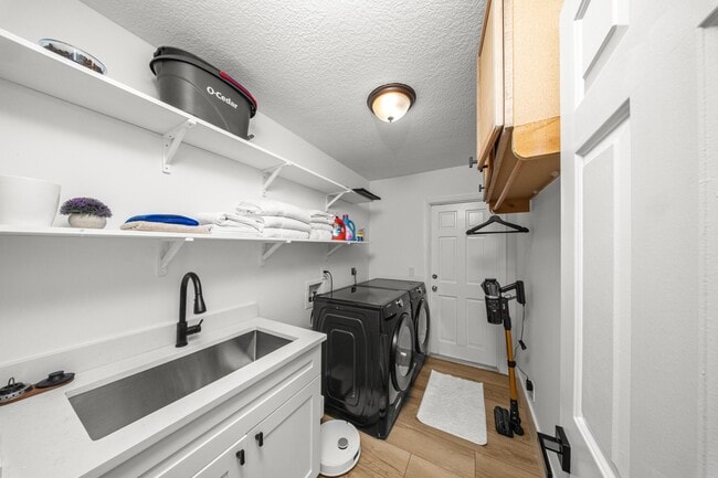 Building Photo - 13471 Barberry Dr