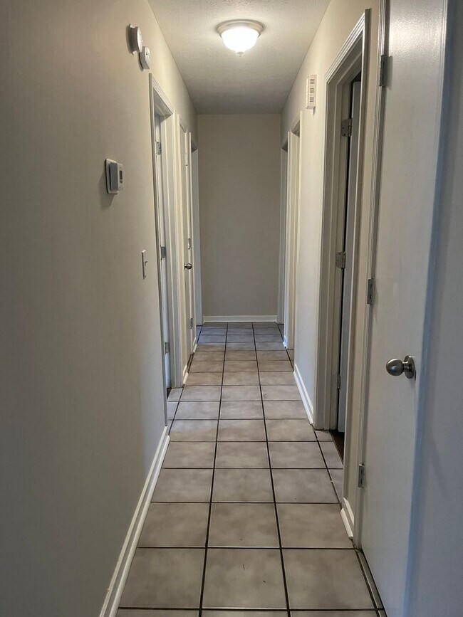 Building Photo - 35 Lance Dr