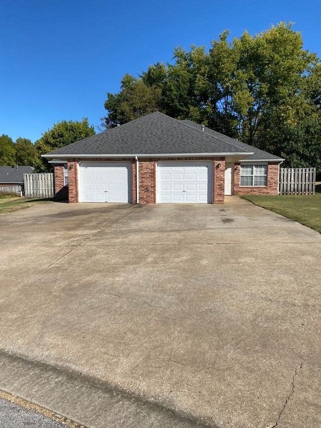 Primary Photo - 142-144 Northaven