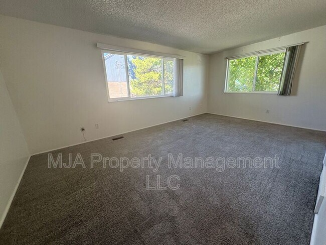 Building Photo - 4735 S 1900 W