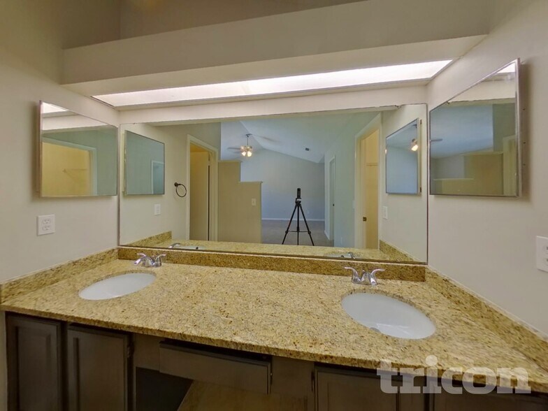 Building Photo - 8115 Mactavish Way E