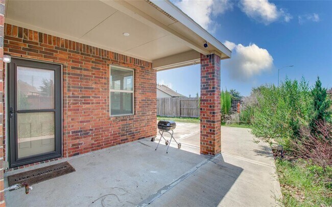 Building Photo - 24019 Via Viale Dr