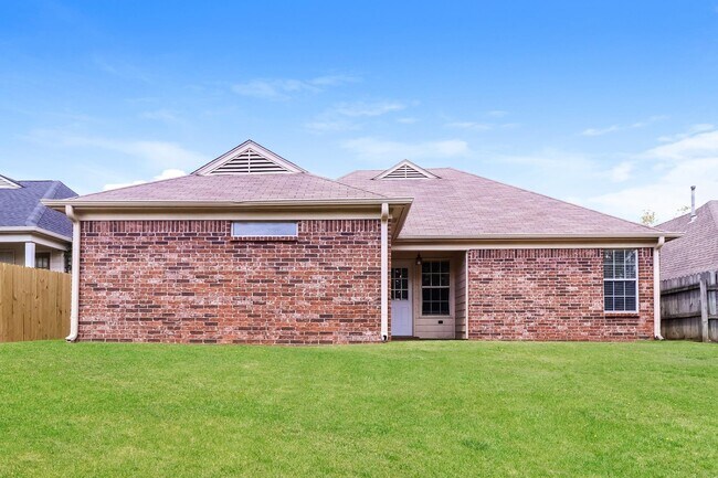 Building Photo - 1136 Breezy Valley Dr
