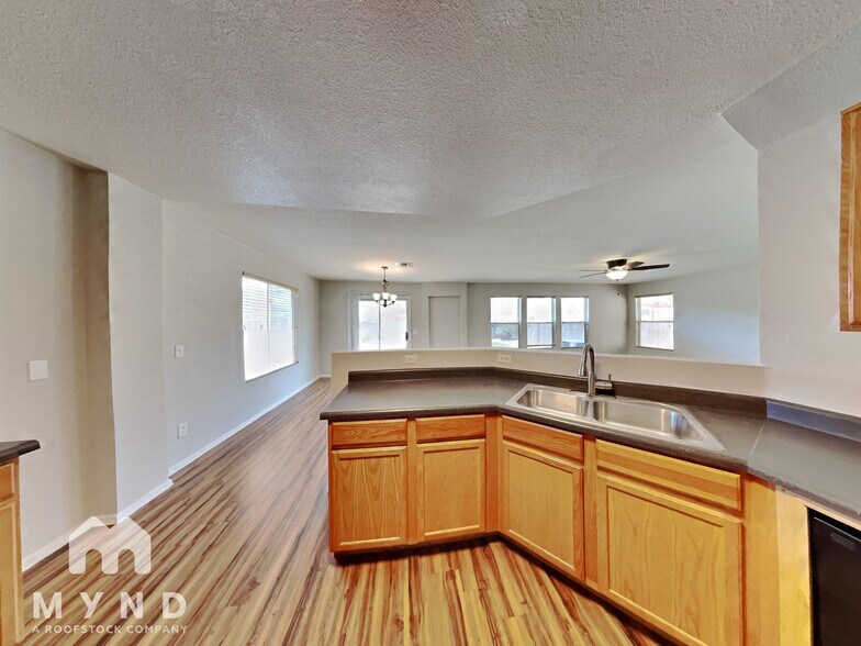 Building Photo - 5748 S Manta Ray Rd