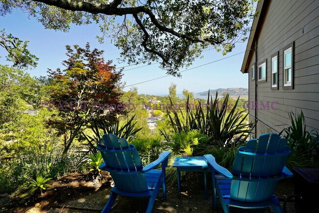 Building Photo - Spacious Greenbrae View Home with Privacy ...