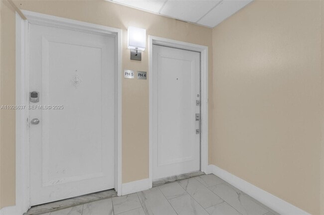 Building Photo - 18011 Biscayne Blvd