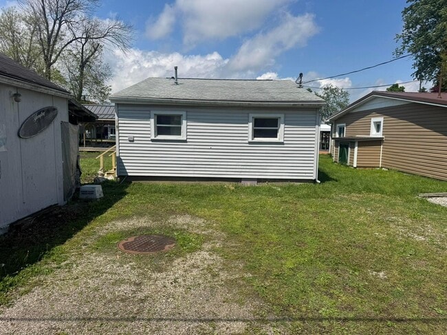 Building Photo - 4956 Island Dr