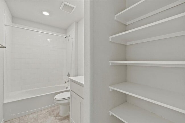 Building Photo - Move-In Ready 3BR/2BA Home with Garage & Private Fenced Yard!