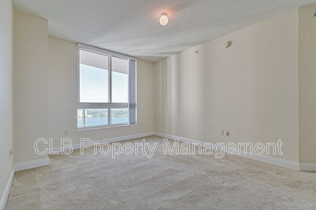 Building Photo - 241 Riverside Dr