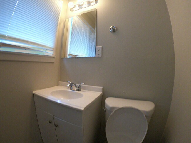 Building Photo - 3256 Suncrest Dr