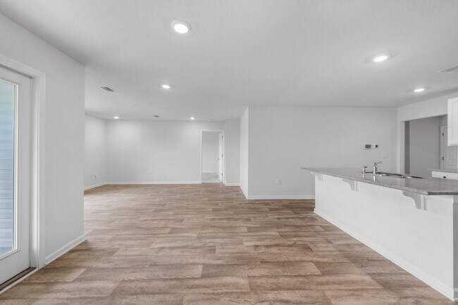 Building Photo - 5631 Guinevere Ln