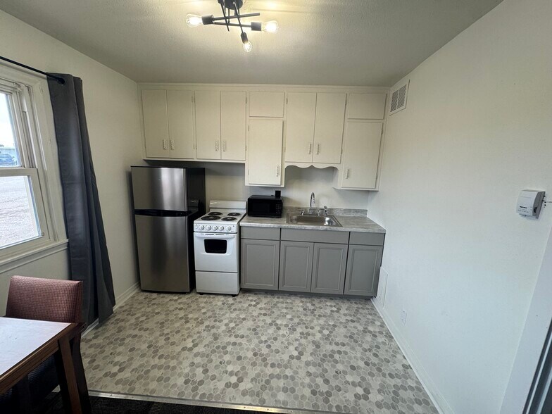 Building Photo - 3737 Sturgis Rd