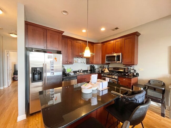 Building Photo - 2734 N Wolcott Ave