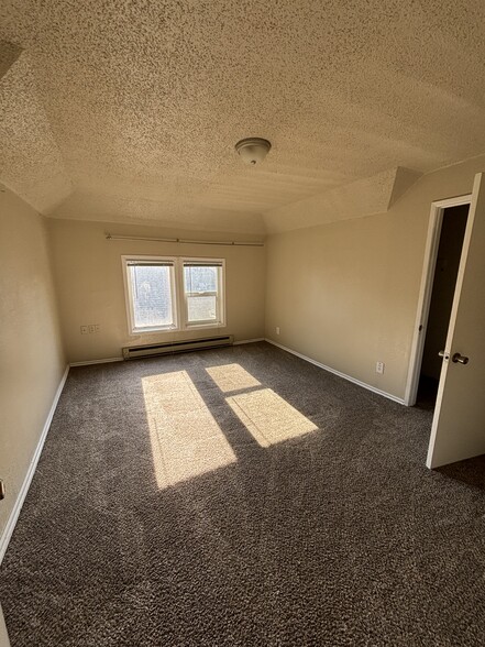 Building Photo - 319 E Baldwin Ave