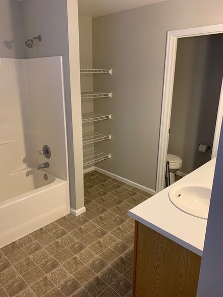 Building Photo - 433 W 91st Cir