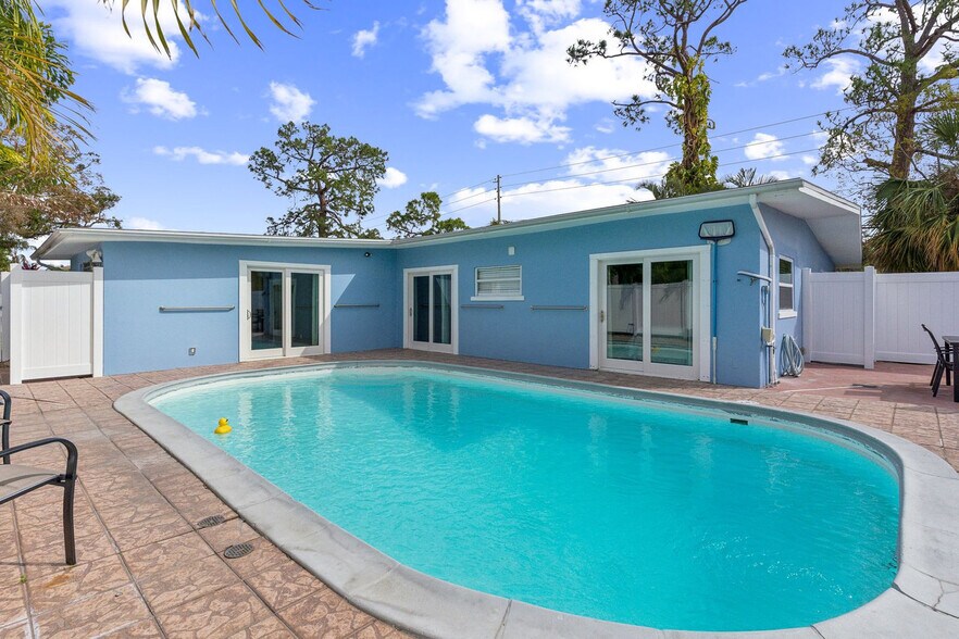Building Photo - 1818 Indian Rocks Rd
