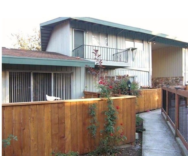 Fairmont Villa Apartments 1044510465 NE Weidler St Portland OR 97220