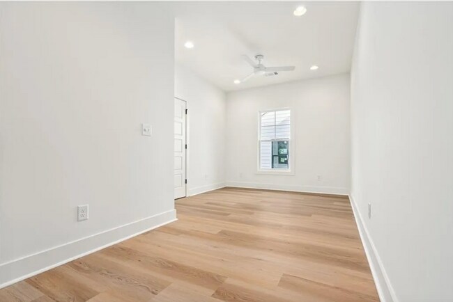 Building Photo - 580 Pride Ave